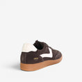 Load image into Gallery viewer, GELATO STATON CHOC/SWAN