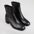 Load image into Gallery viewer, Black Le Sansa Sansa Spike boots with crocodile print pattern, featuring a stylish and edgy design.