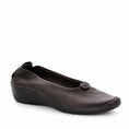 Load image into Gallery viewer, ARCOPEDICO CABRERA BRONZE - Women Belle Flats - Collective Shoes