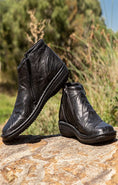 Load image into Gallery viewer, CABELLO 5250-27 BLACK CRINKLE - Collective Shoes