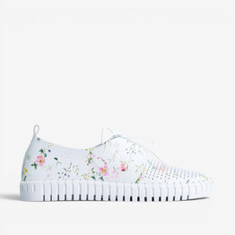 DJANGO & JULIETTE HUSTON WHITE BOUQUET