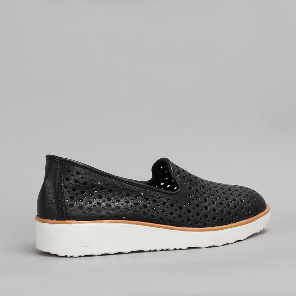 CC RESORTS AUSTIN BLACK - Women Slip-ons - Collective Shoes 
