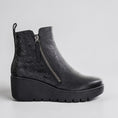 Load image into Gallery viewer, BRESLEY PUZZLE DAISY EMBOSS - Women Boots - Collective Shoes 
