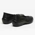 Load image into Gallery viewer, ARCOPEDICO ACADIA BLACK - Women Belle Flats - Collective Shoes 
