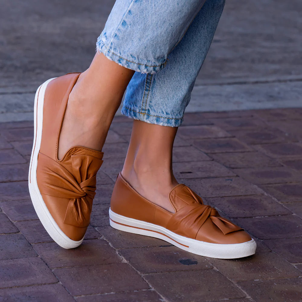 LE SANSA IZZY TAN - Women Casuals - Collective Shoes 
