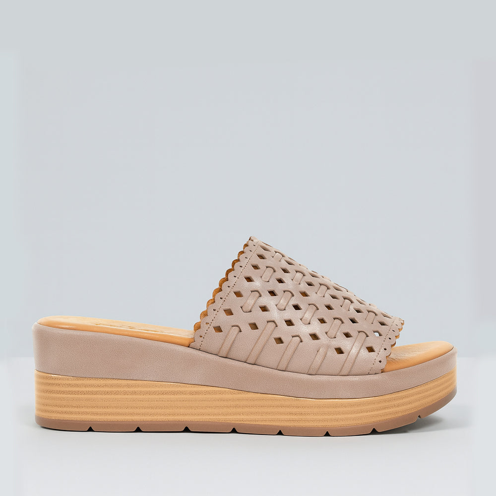 LE SANSA RUSSIA HAT - Women Slides - Collective Shoes 