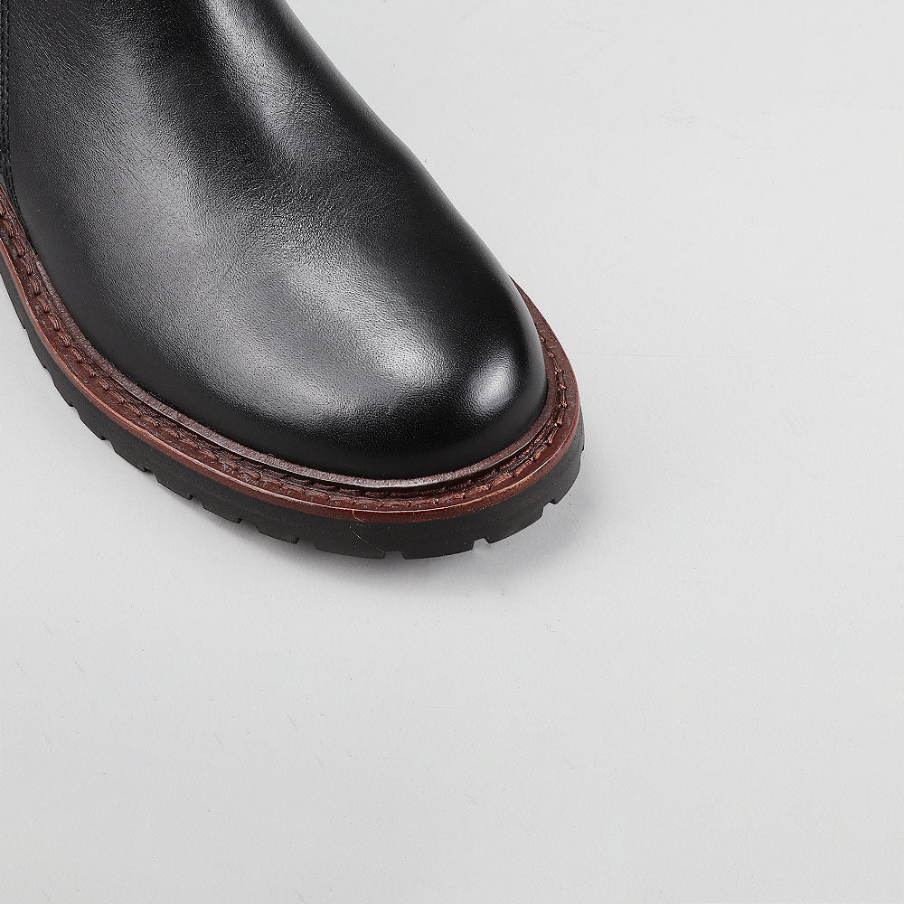 Close-up of Le Sansa Costa Black boots showing sleek black leather and detailed stitching.