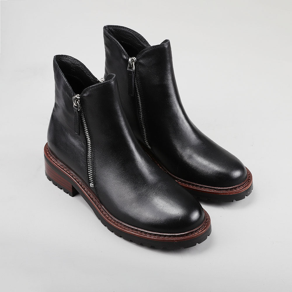 Black LE SANSA Cayla boots by Le Sansa, featuring a sleek design with ankle-high cut and stylish laces.