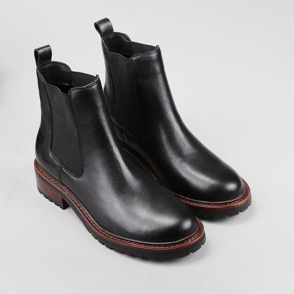 Le Sansa Costa Black boots featuring sleek black leather design, pointed toe, and stylish ankle-high silhouette.