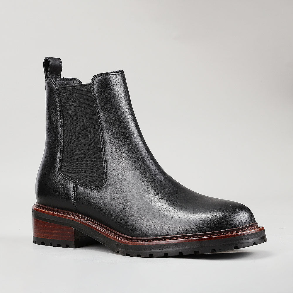 Le Sansa Costa Black boots with sleek black leather and stylish design, shown from a side view.