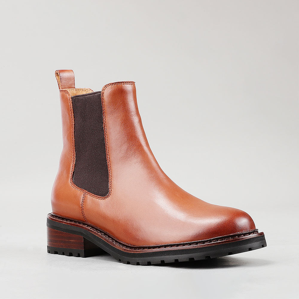 Le Sansa Costa brandy boots featuring dark leather and stylish stitching, displayed on a neutral background.