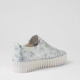 Load image into Gallery viewer, DJANGO & JULIETTE BUMP IVORY BLUE FLOWER - Women sneakers - Collective Shoes 
