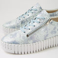 Load image into Gallery viewer, DJANGO & JULIETTE BUMP IVORY BLUE FLOWER - Women sneakers - Collective Shoes 
