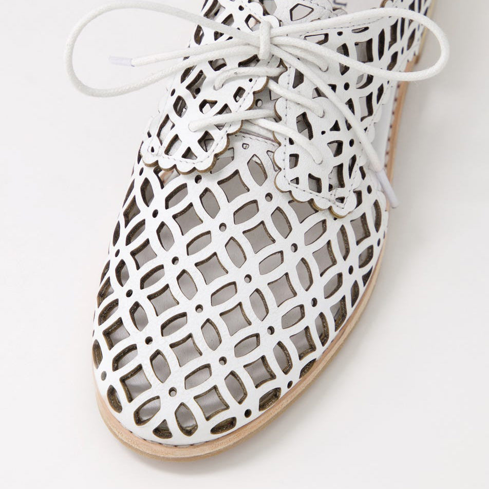 DJANGO & JULIETTE AMRITA WHITE - Women Oxford / Brogue Shoes - Collective Shoes 