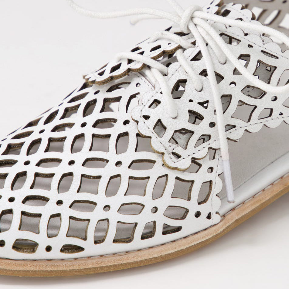DJANGO & JULIETTE AMRITA WHITE - Women Oxford / Brogue Shoes - Collective Shoes 
