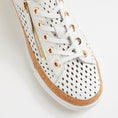 Load image into Gallery viewer, DJANGO & JULIETTE TORQUE WHITE PALE GOLD
