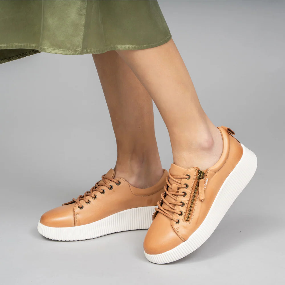 LE SANSA CLARA TAN - Women Sneakers - Collective Shoes 