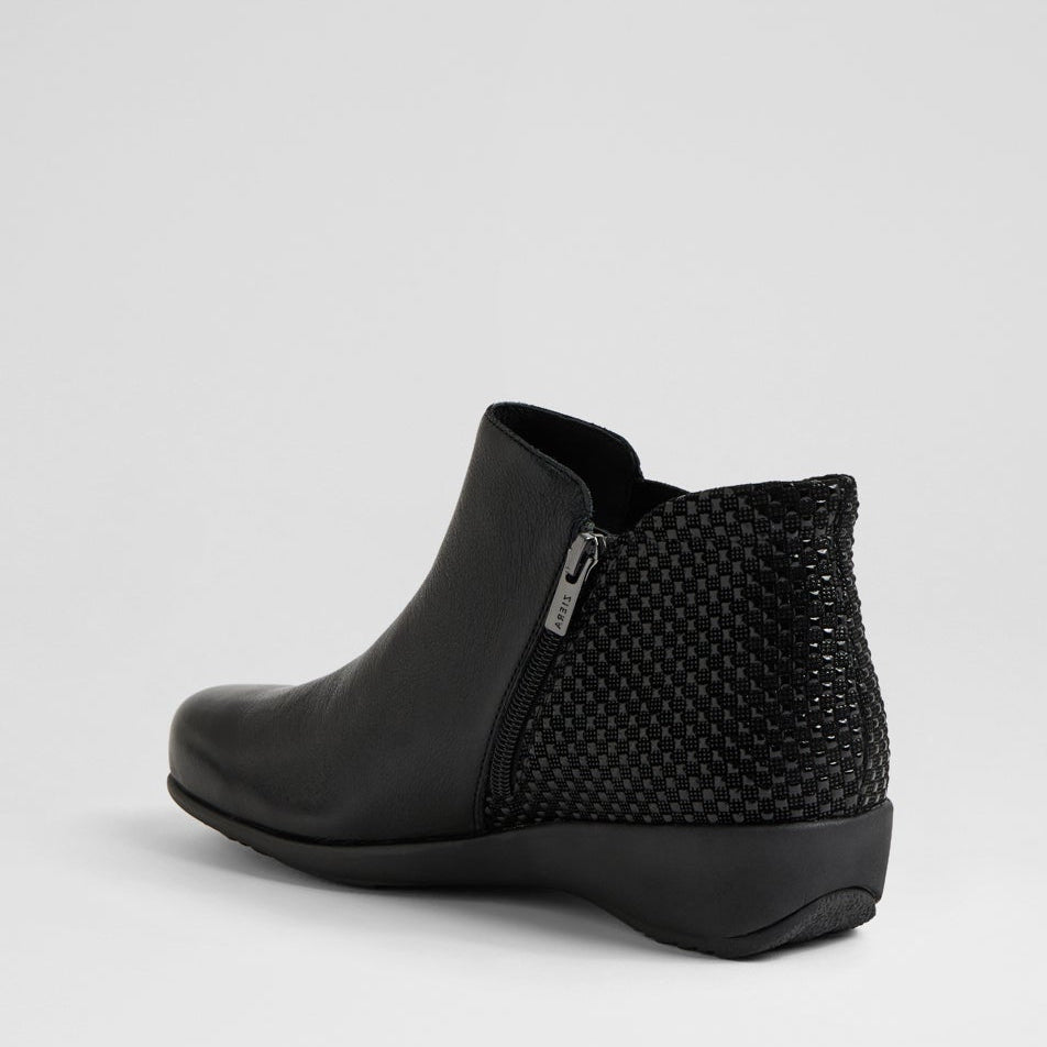 ZIERA SELLO BLACK CHECK - Women Boots - Collective Shoes 