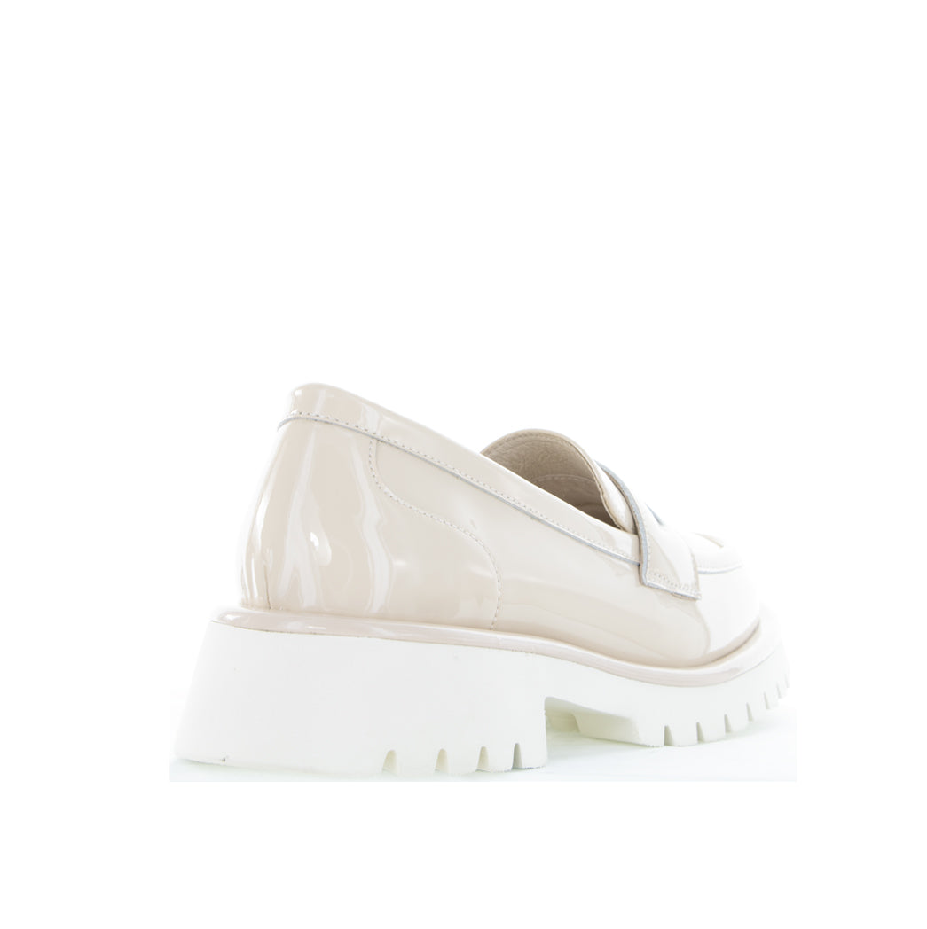LESANSA BOW NUDE PATENT - Women Loafers - Collective Shoes 
