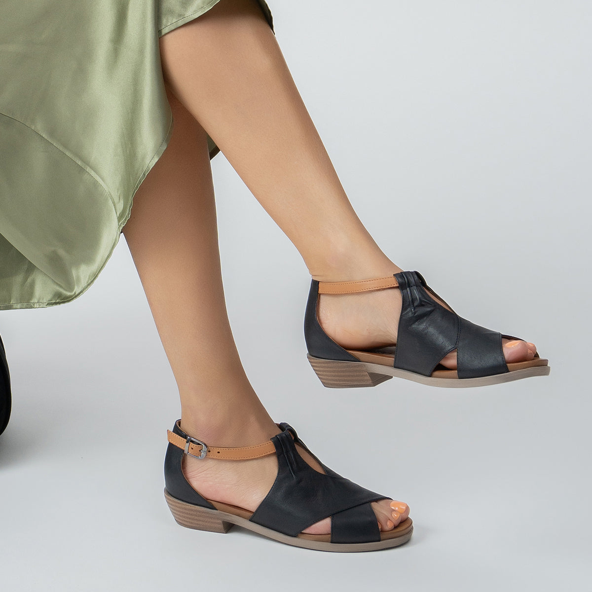 LE SANSA DIGBY BLACK TAN - Women Sandals - Collective Shoes 