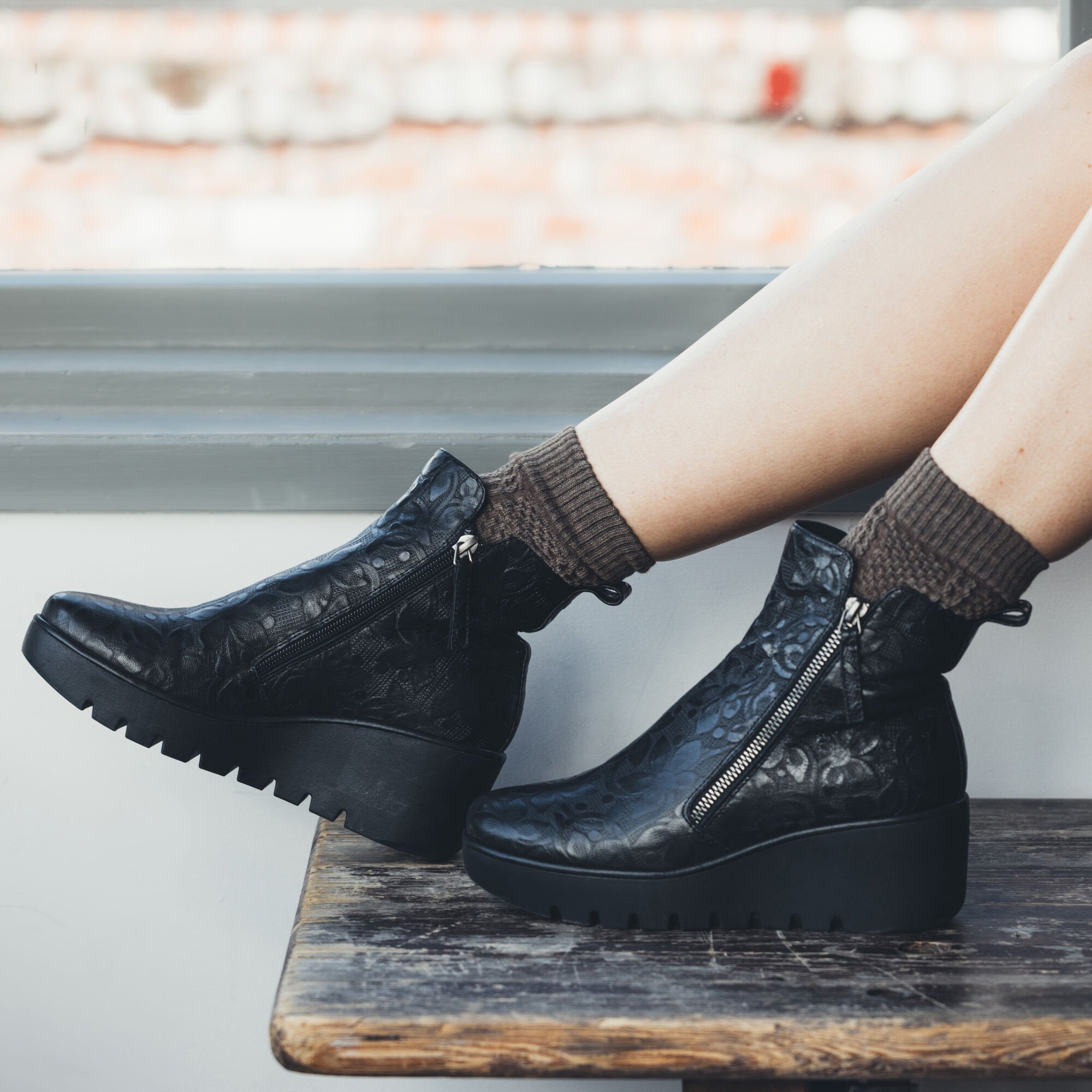 BRESLEY PUZZLE DAISY EMBOSS - Women Boots - Collective Shoes 