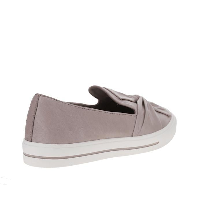 LE SANSA IZZY SILVER GREY Women Slip-ons - Zeke Collection