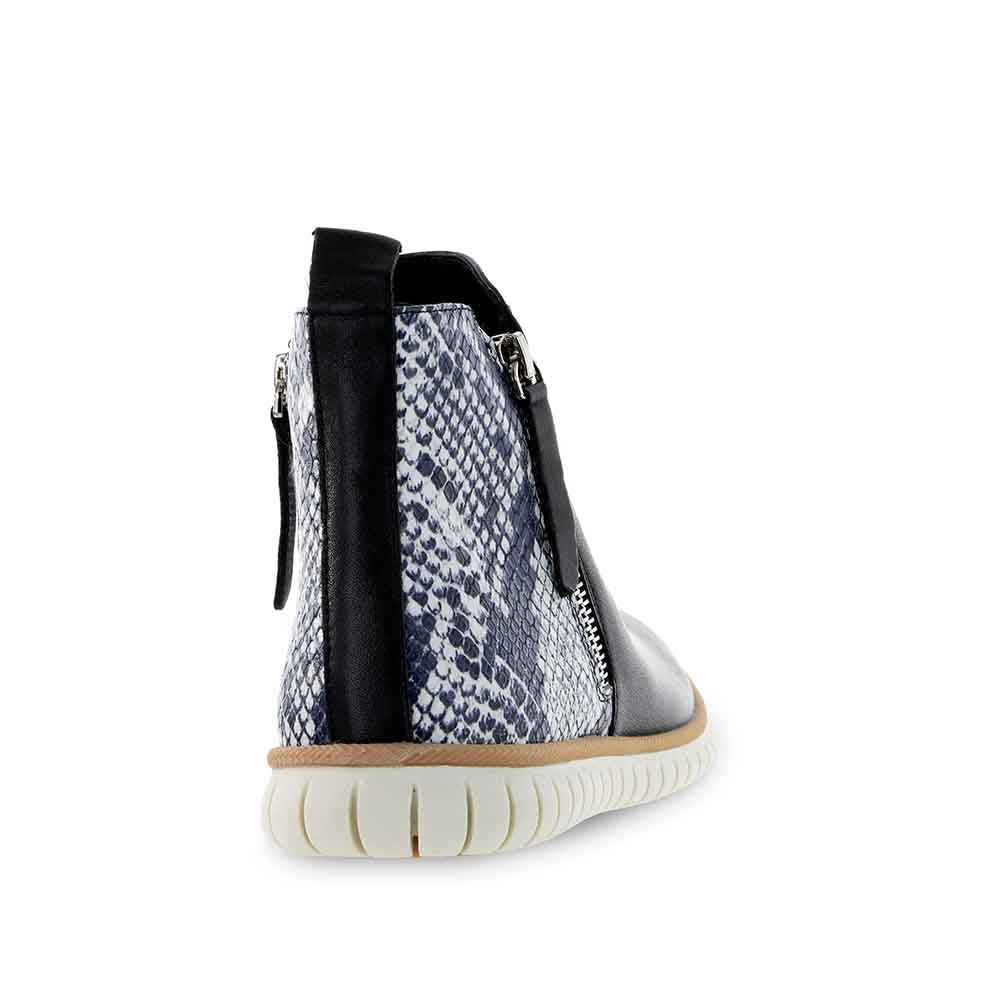 LESANSA ITALY BLACK SNAKE Women Boots - Zeke Collection