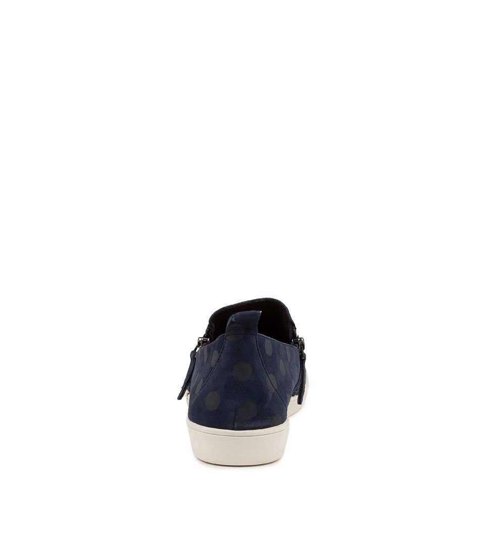 #color_navy-spot