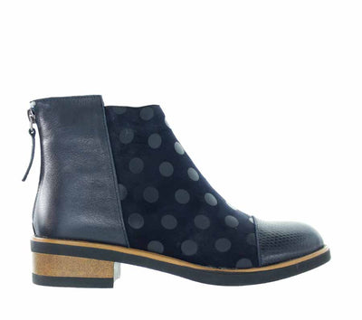 #color_navy-spot